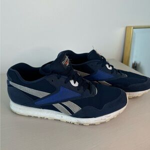 Reebok navy tennis shoes - size 9.5